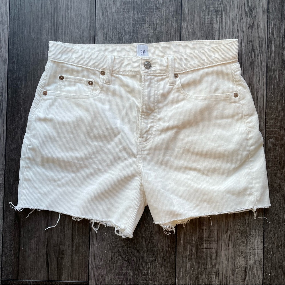 Gap white corduroy shorts size 27 / 4